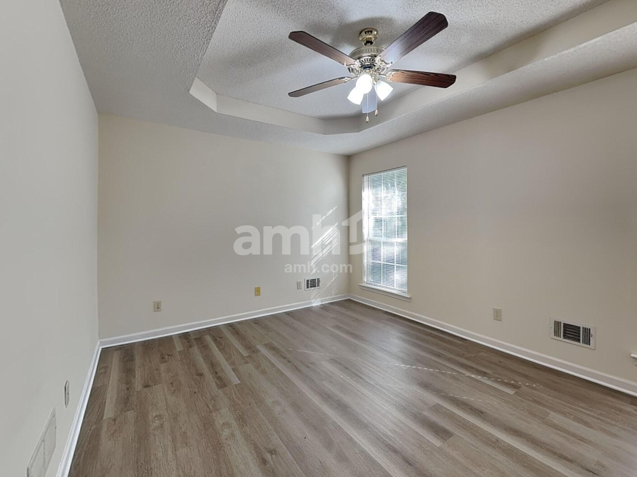 Building Photo - 401 Streamview Ln