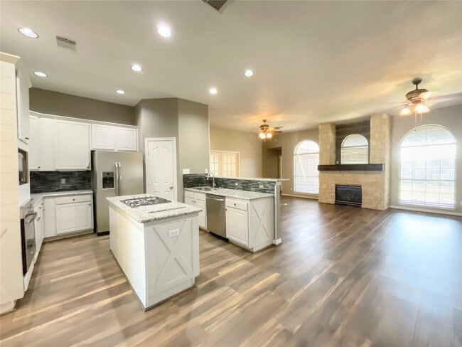 Building Photo - 9509 Dry Springs Dr