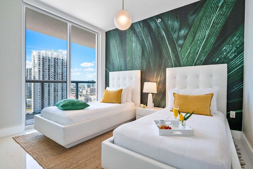 Building Photo - 485 Brickell Ave