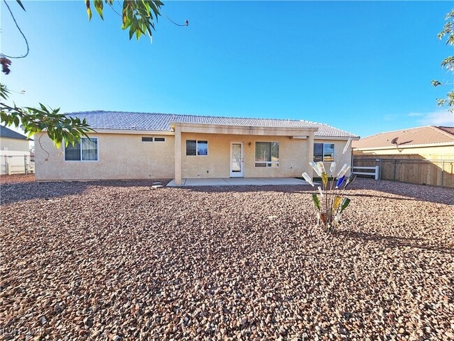 Building Photo - 960 Lone Pine Rd