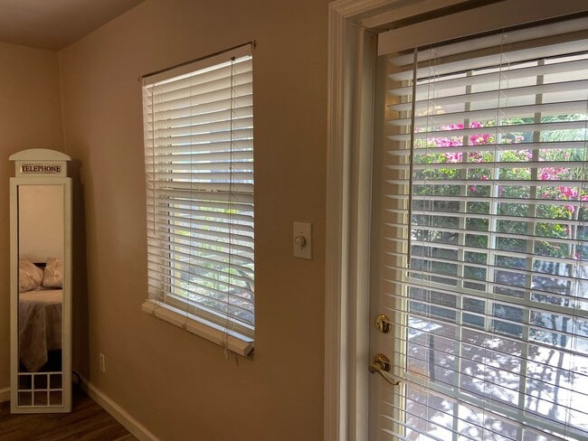 Building Photo - 2/2 single family house with big yard near...