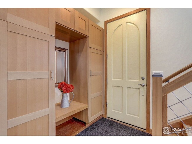 Building Photo - "Charming 3-Bed Townhouse Retreat with Spacious Living in Boulder!"