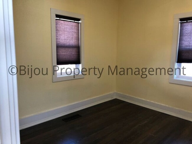 Building Photo - 522 N Prospect St