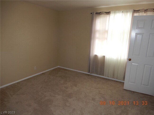 Building Photo - 7840 Millhopper Ave