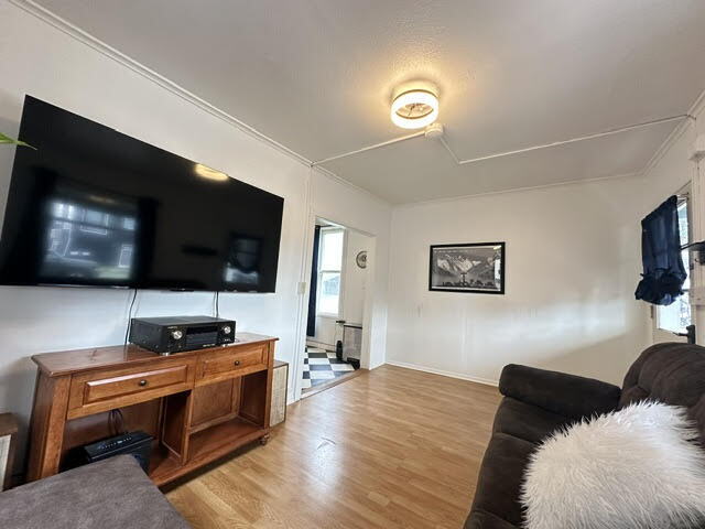 Building Photo - "Charming & Cozy 2-Bedroom Duplex in Prime Moscow Location – 800 Sq Ft of Comfort!"