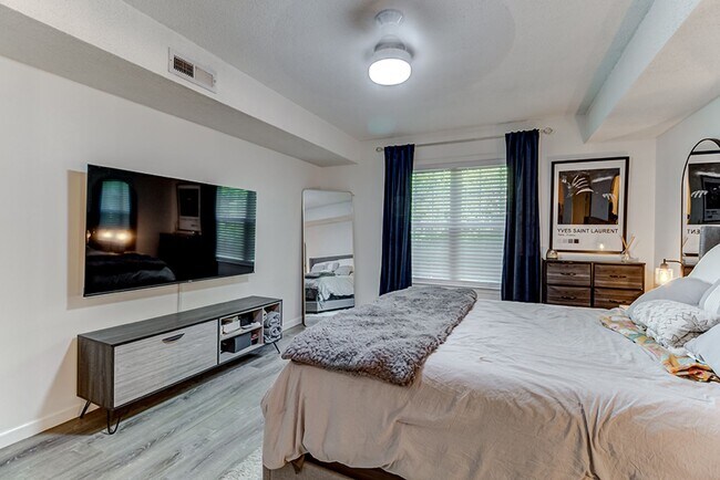 Building Photo - COMING SOON - Spacious Updated Condo in Great Location!