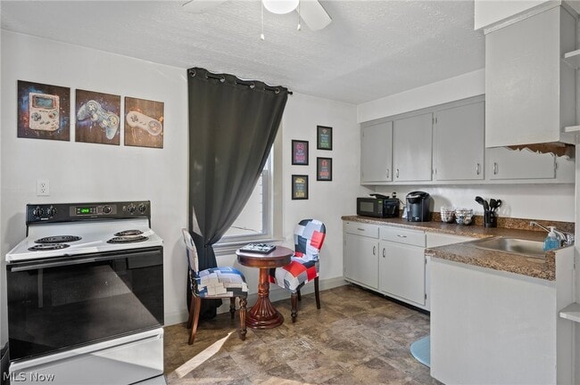 Building Photo - 9519 Preston Ave