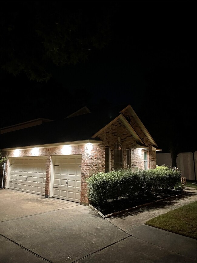 Building Photo - 25223 Hideaway Run Dr