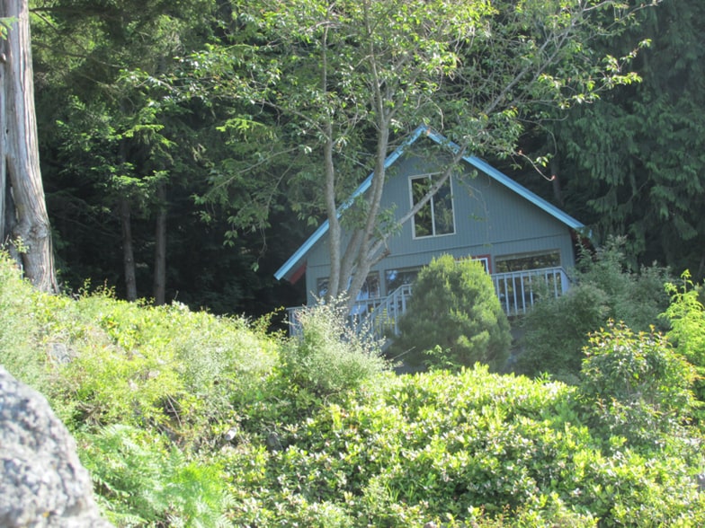 Building Photo - 585 Raccoon Point Rd