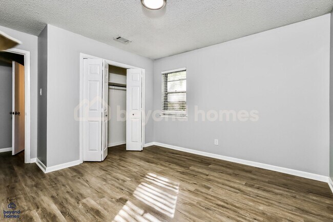 Building Photo - Beautifully Modernized Home with 3 bedroom / 2 full bath and 1,846 sq feet of space!