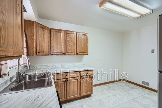 Building Photo - 275 Garnet St