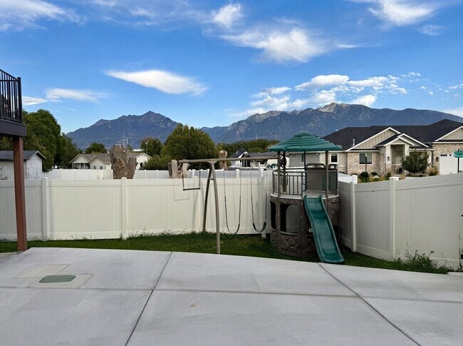Building Photo - 9399 Koch Dr