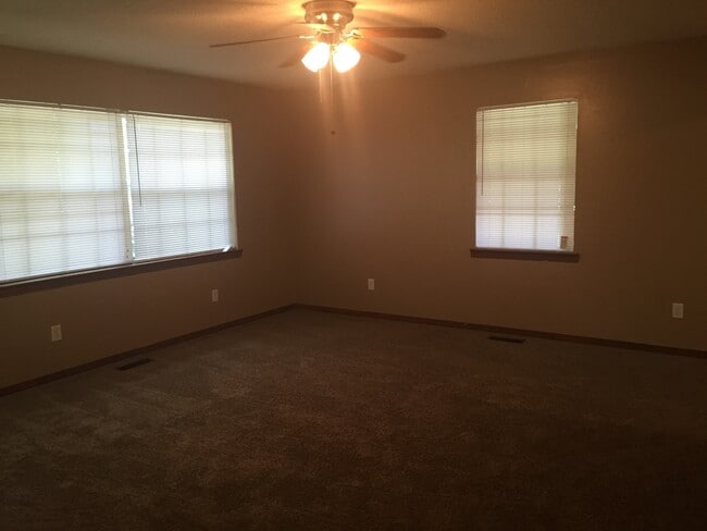 Building Photo - 108 Fair St