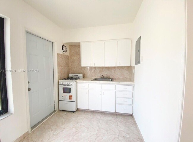 Building Photo - 650 83rd St