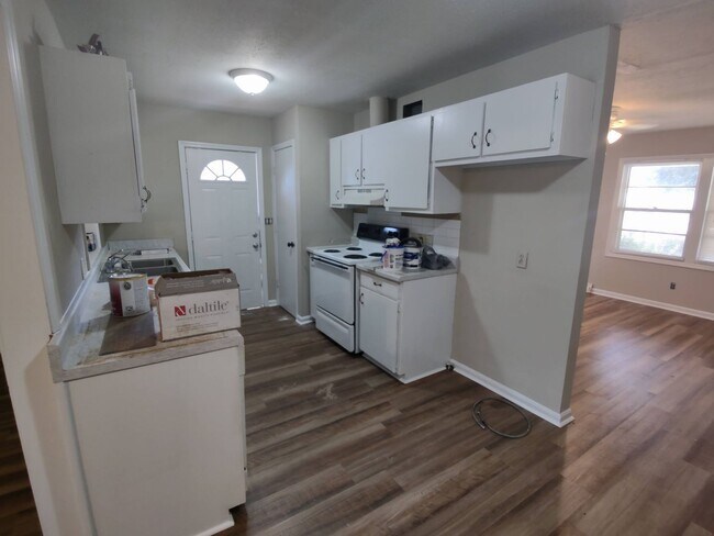 Building Photo - Downtown PC with River View