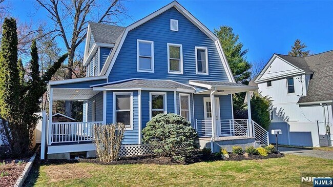 Building Photo - 16 Clarke St