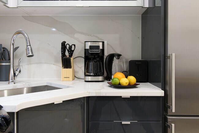 Building Photo - 315 E 78th St