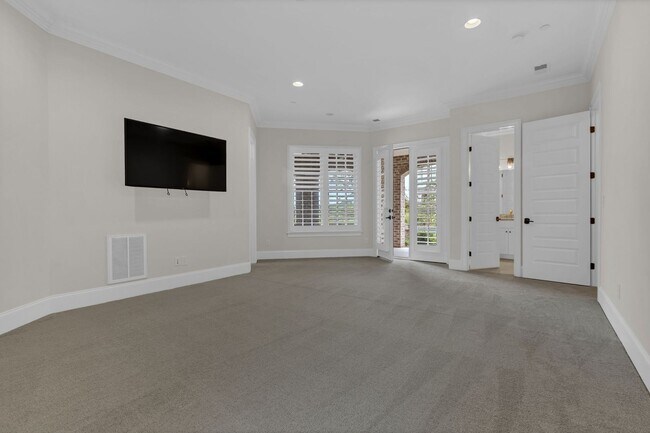 Building Photo - Rent Unfurnished or Fully Furnished - 4 Be...