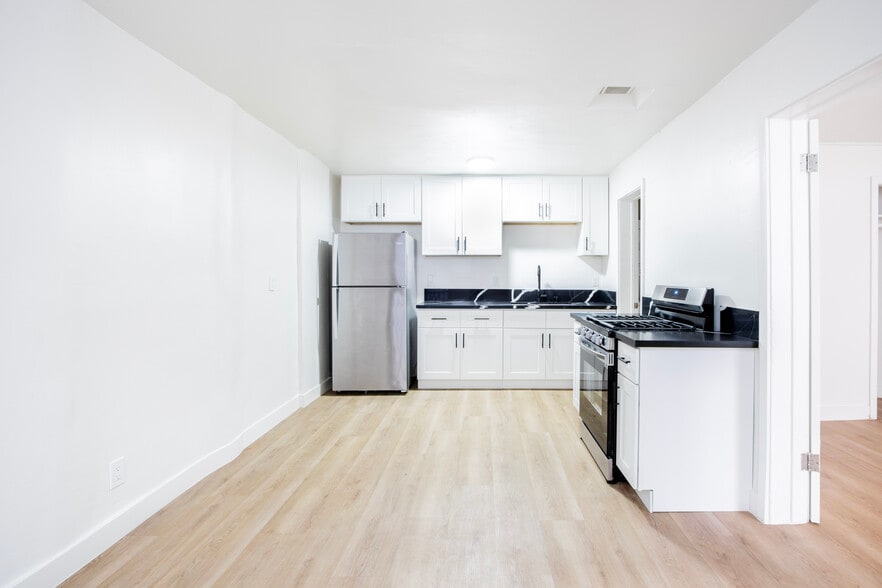 Building Photo - 1918 Grace