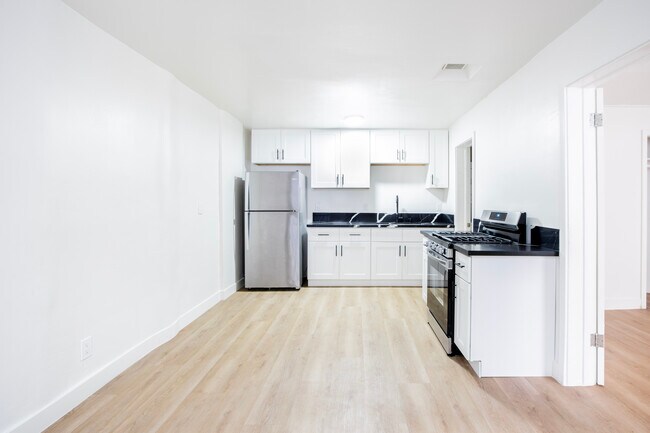 Building Photo - 1918 Grace