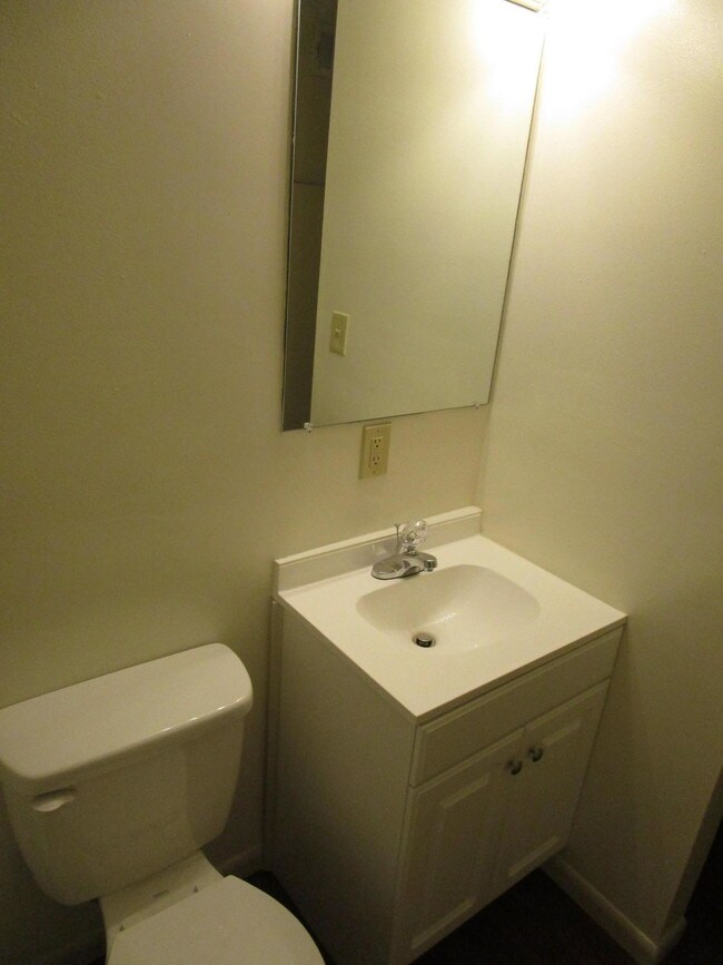 Building Photo - 6180 Circle Dr