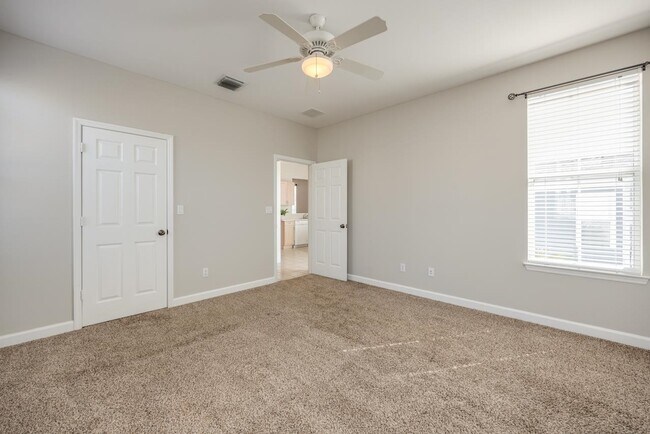 Building Photo - 3570 Four Oaks Blvd
