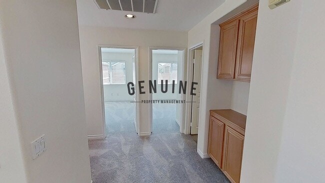 Building Photo - Spacious 3Bd 2.5Ba Home w/Den