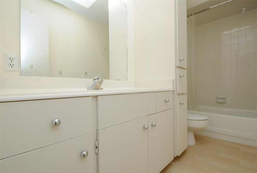 Building Photo - 4508 Medinah Pl