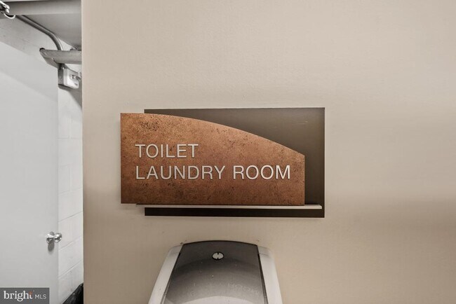 Building Photo - 5904 Mt Eagle Dr