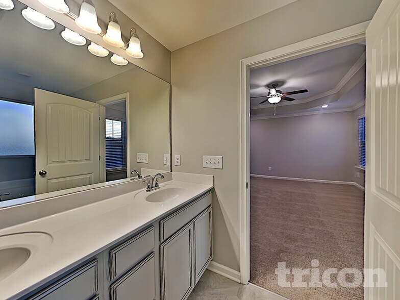 Building Photo - 604 Eagle View Dr