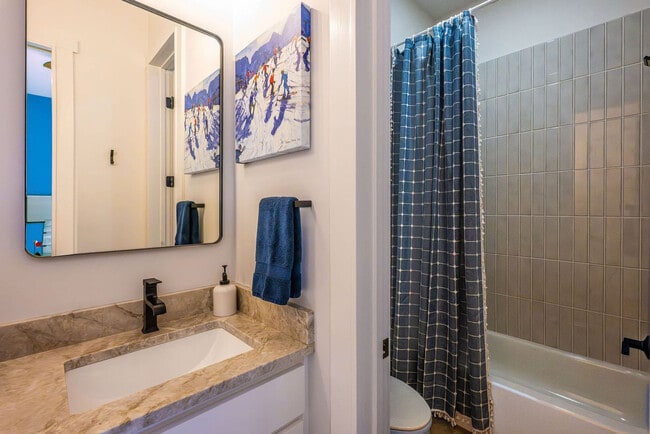 Building Photo - 3373 Mountain View Blvd