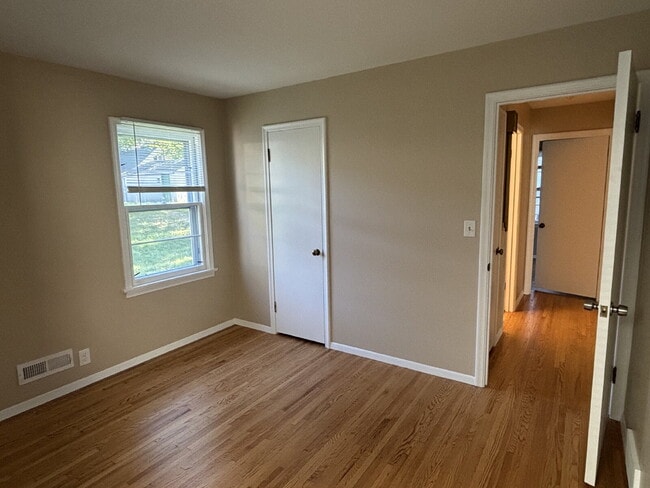Building Photo - Charming 4-Bedroom Single Family Home on C...