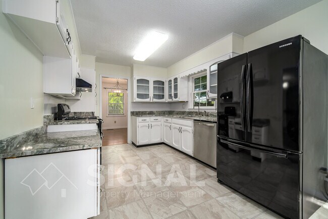 Building Photo - 2245 Tal Heim Dr