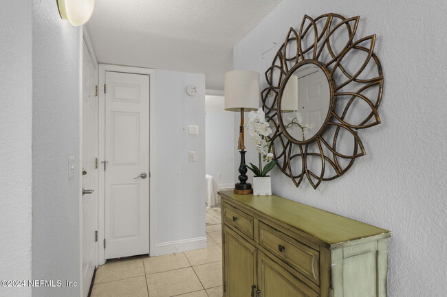 Building Photo - 858 Shoreline Cir