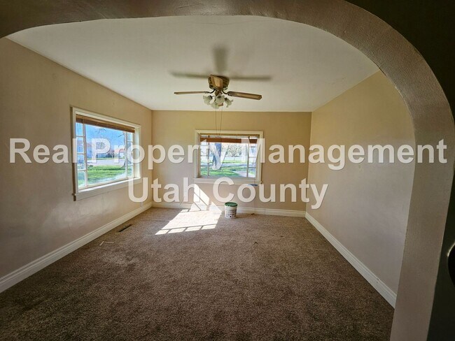 Building Photo - 209 S 400 E