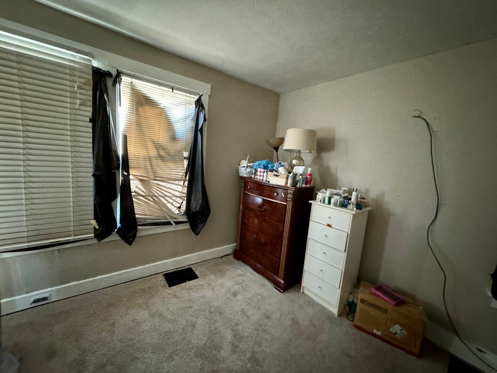 Building Photo - 911 Perry Hwy