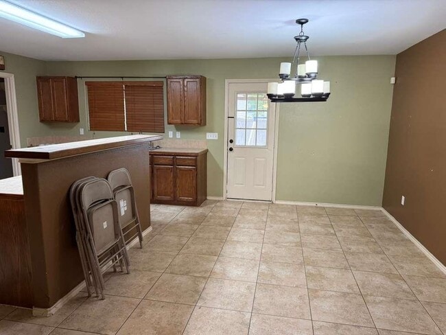 Building Photo - 613 Cuervo Dr