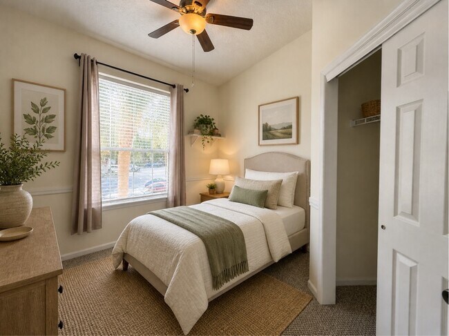 Building Photo - 407 Augusta Cir