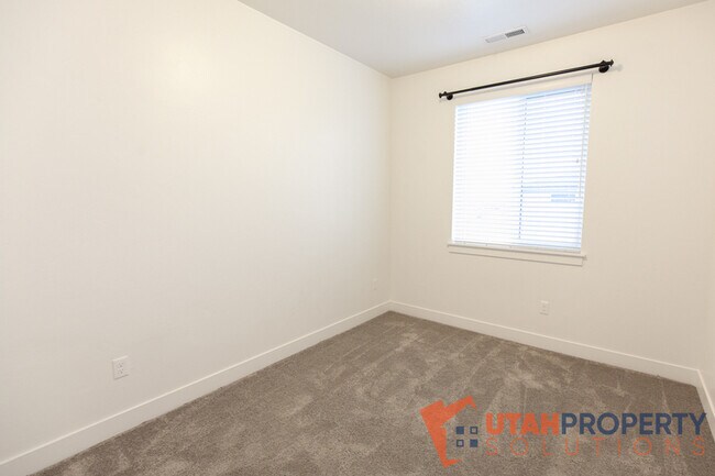 Building Photo - 468 S 700 W