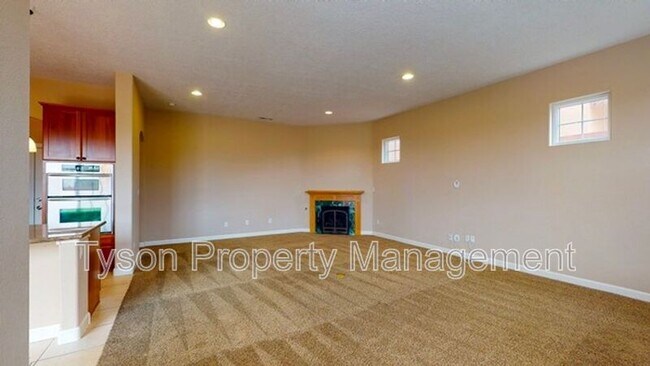 Building Photo - 2720 Walsh Loop SE