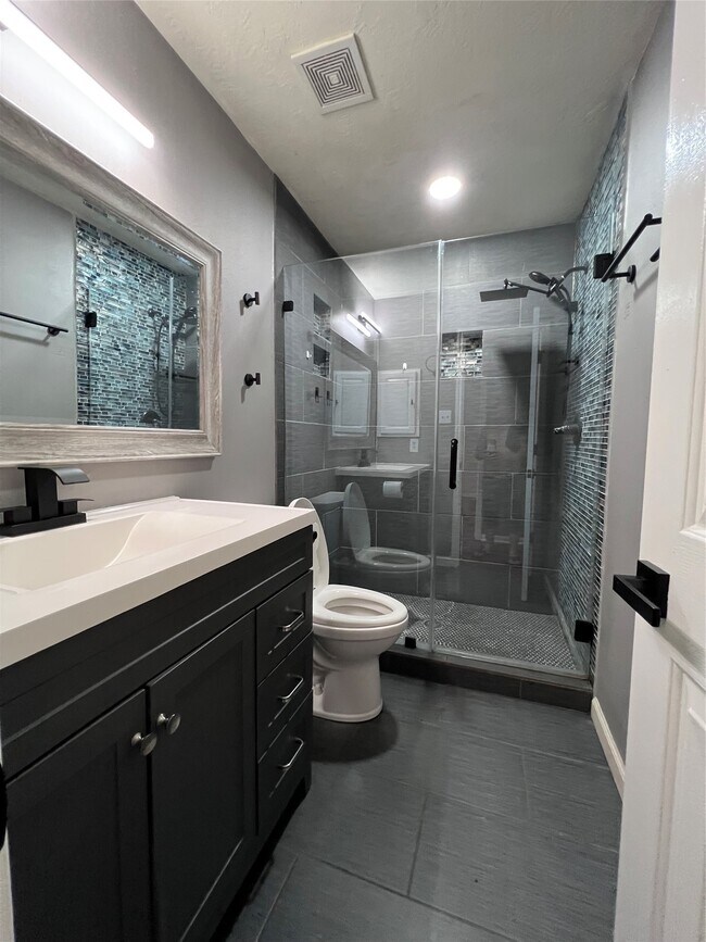 Building Photo - 3629 Pine Valley Dr