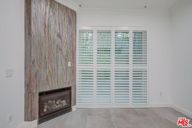 Building Photo - 1444 S Point View St