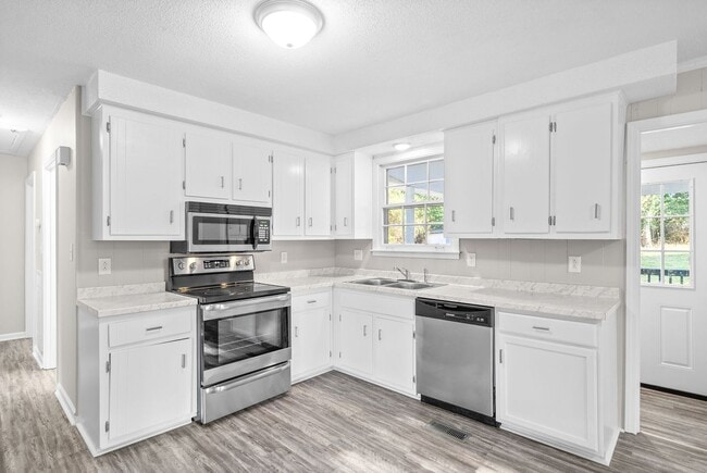 Building Photo - 3 Bedroom Home For Rent in St. Bethlehem A...