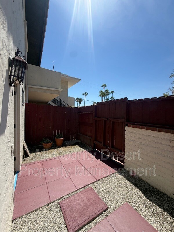 Building Photo - 550 El Cielo Rd