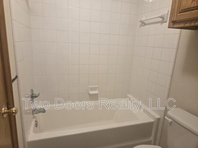 Building Photo - 5113 SE 80th St