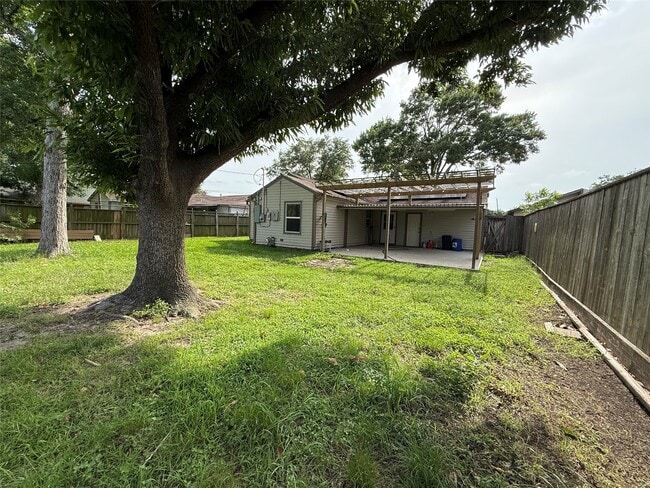 Building Photo - 1807 Firwood Dr