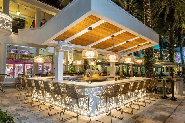 Building Photo - 580 S Sapodilla Ave