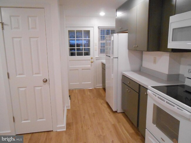 Building Photo - 169 Engle Ln