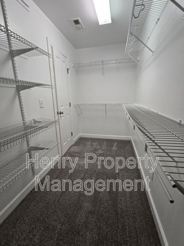 Building Photo - 1624 Legendary Ln