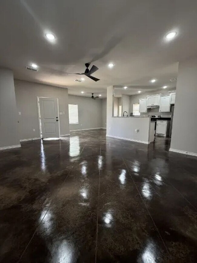 Building Photo - Country Road Triplex